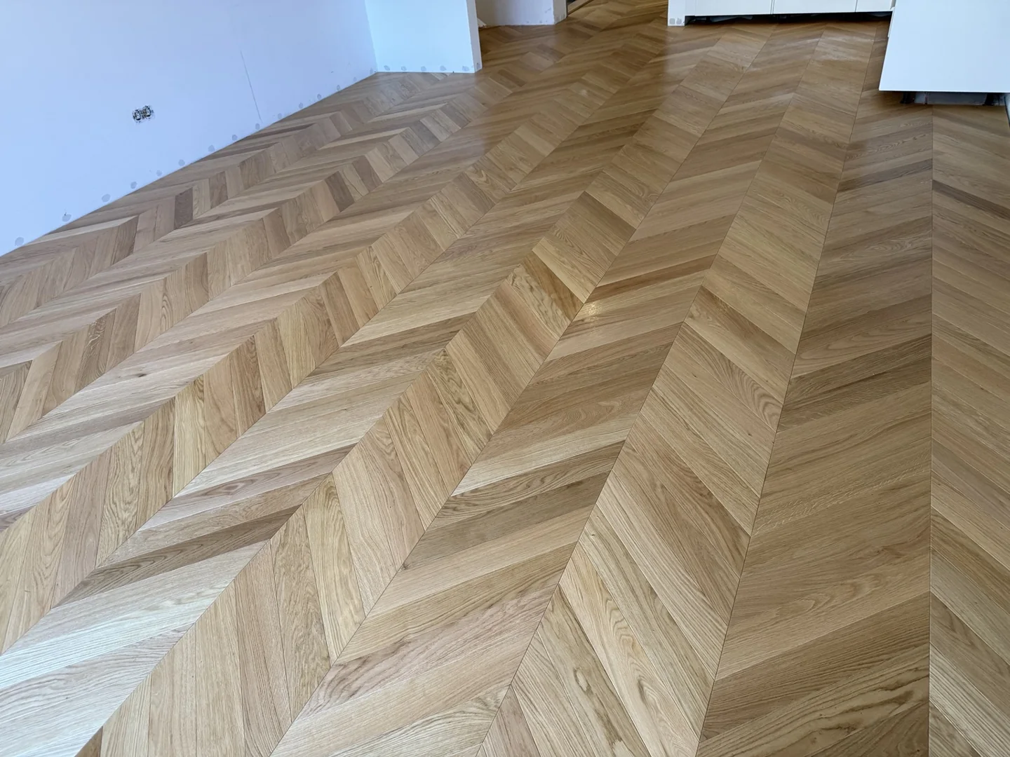Detail napojenia lamiel chevron do súvislej osi
